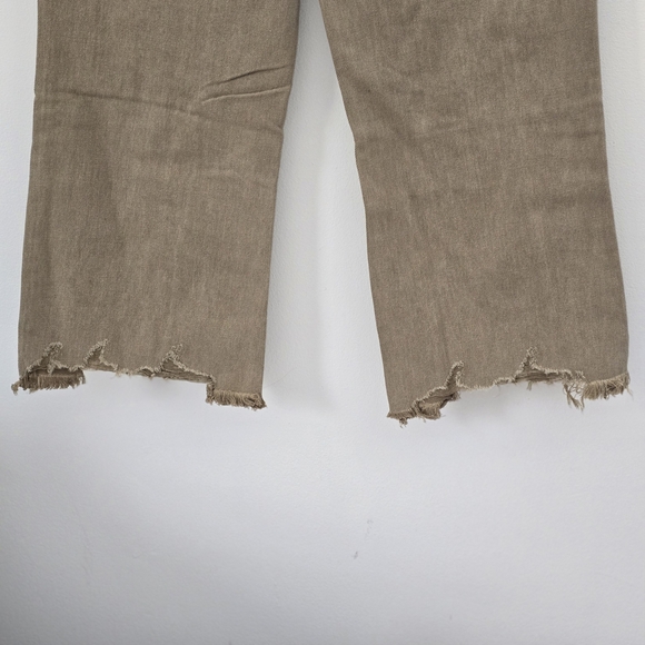 NWT Zenana Mid-Rise Straight Distressed Knee and Hem Cropped Jeans size 29 - Picture 9 of 11
